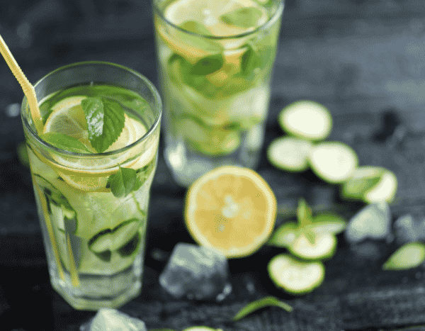 Hitzedrink: Minz-, Gurken- und Zitronenwasser